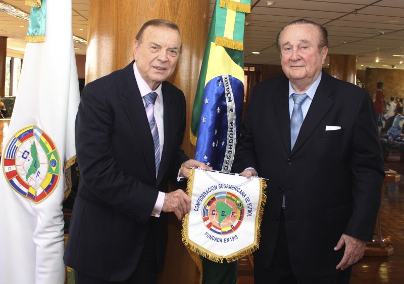 Marín ao lado do presidente da Conmebol, Nicolás Leoz, em visita de cortesia | Gerardo Villalba/ Reuters