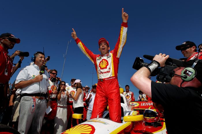 Hélio Castroneves comemora a vitória em St. Petesburg na abertura da temporada da Indy | Nick Laham/AFP