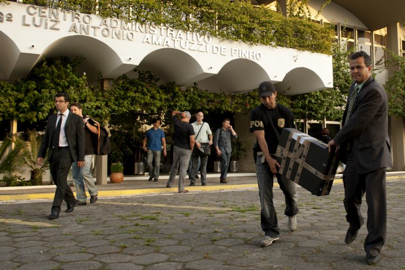 A Polícia Federal cumpriu ontem um mandado de busca e apreensão na sede do porto: dezenas de documentos, computadores e imagens internas do circuito de segurança foram recolhidos para perícia | Marcelo Andrade/ Gazeta do Povo