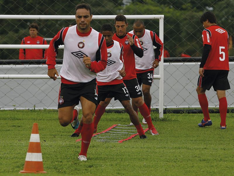 Gustavo: vontade de recuperar pontos com Juan Ramón Carrasco | Jonathan Campos/ Gazeta do Povo