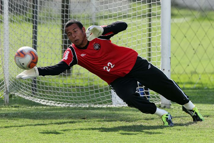 Goleiro Rodolfo enfatiza que vitória simples diante do Sampaio Corrêa classifica o Furacão à proxima fase da Copa do Brasil | Walter Alves / Gazeta do Povo