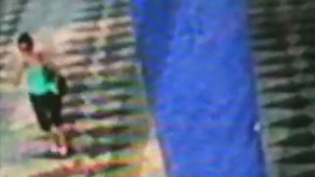 Mulher que entregou a caixa com brigadeiros envenenados a um taxista para serem entregues na casa de uma adolescente de 14 anos foi identificada pela polícia | Delegacia de Homicídios / Divulgação