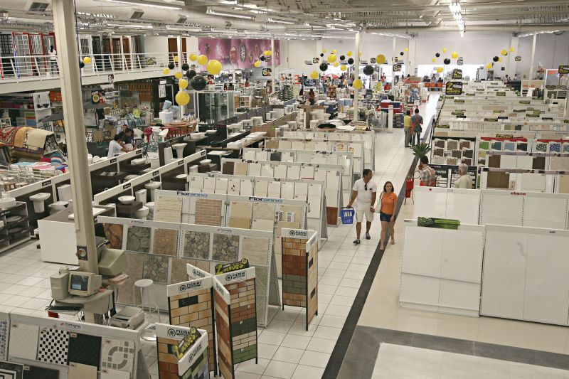 Loja de material de construção: reforma da casa é o item de consumo mais citado por famílias de todas as classes sociais | Felipe Rosa/ Gazeta do Povo