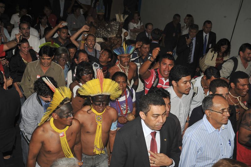 Índios protestam contra o projeto, aprovado na CCJ, que obriga que a demarcação de terras indígenas tenham de passar pelo Congresso. Governo teme que, se proposta for aprovada em definitivo, ruralistas vão impedir novas demarcações | Antônio Cruz/ABr