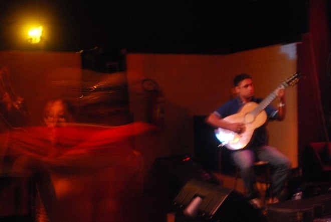 Nos finais de semana, ritmos como samba, maracatu e forró atraem um grande público e auxiliam na renda da sociedade |