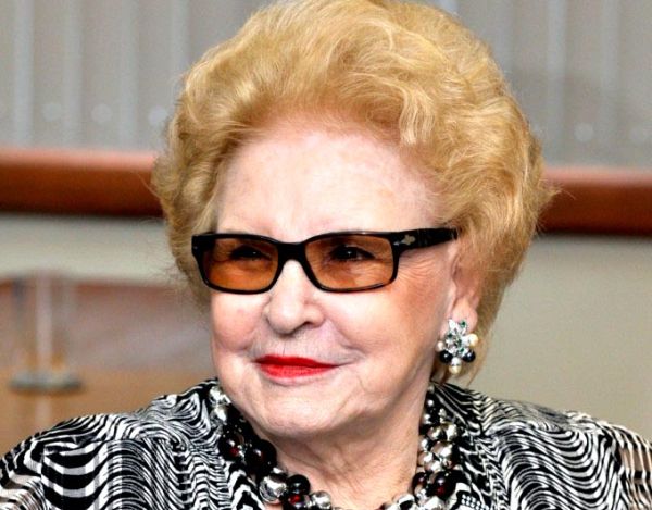 DIA INTERNACIONAL DA MULHER - A vereadora Nely Almeida irá homenagear, no Dia Internacional da Mulher, mulheres que se destacam em sua atividade ou comunidade, em sessão solene a ser realizada na Câmara de Vereadores. As homenageadas serão Rita de Cássia R. Cavatorta, Sonia Mª Costenaro, Eliana do Prado Berno, Florlinda Andrauss e Mara Sperandio |