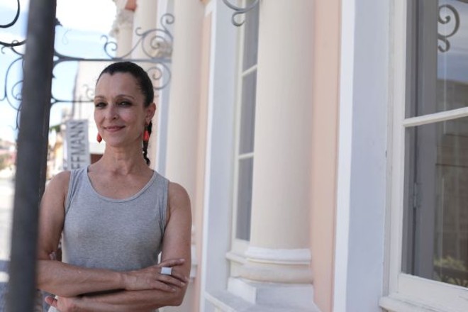 À frente da Coordenação de Dança da Fundação Cultural, Eleonora Greca promete movimentar a cidade na primeira edição da Bienal Internacional de Dança de Curitiba, entre 22 e 29 de abril. Diversos palcos vão receber espetáculos de companhias de dança nacionais e internacionais, entre elas, a SoloTanz, da Alemanha; a norte-americana Aspen Santa Fe; a Polish Dance, da Polônia; e a David Middendorp, da Holanda. O evento terá também workshops, apresentações de rua e palestras | Fernando Aguiar