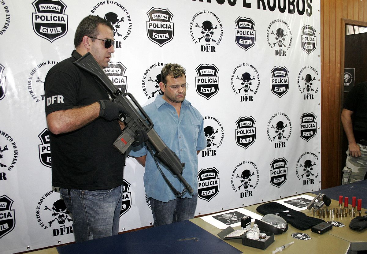 Márcio Roberto Gomes da Silva foi preso nesta quarta-feira acusado de sequestro duplamente qualificado, estupro, lesões corporais, ameaça, posse ilegal de arma e falsa comunicação de crime | Átila Alberti / Tribuna do Paraná