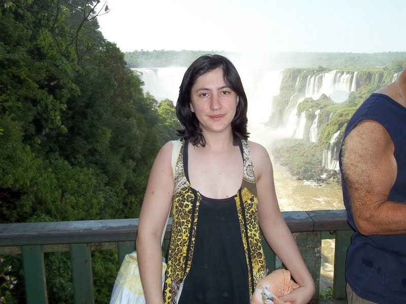 Foto de Laura Joice cedida pela família. Atualmente, a jovem está com os cabelos ruivos | Arquivo pessoal