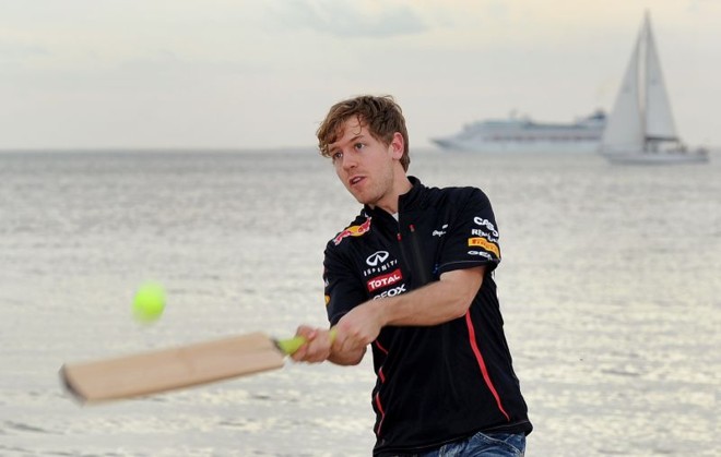 Sebastian Vettel em evento promocional da Red Bull na praia de Santa Kilda, na Austrália | AFP