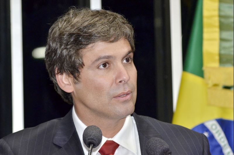 Lindenbergh Farias: senador petista propôs a destituição do peemedebista Romero Jucá da liderança do governo no Senado e esquentou o clima do PT com o PMDB | Valdemir Barreto/Ag. Senado