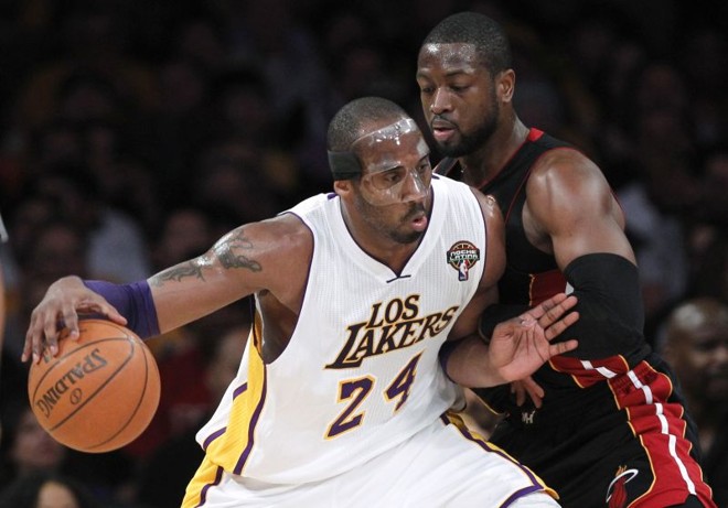 Kobe Bryant marcou 33 pontos e liderou o Lakers na vitória sobre o Miami Heat de Dwyane Wade | Reuters
