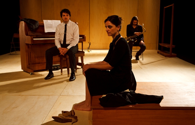 Kika Kalache, Guilherme Piva e Antonio Saraiva em De Verdade: amor não definitivo. | Antonio Costa/Gazeta do Povo