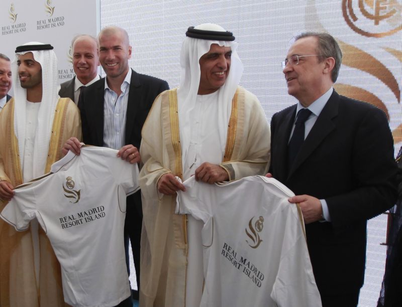 Diretor do Real Madrid, Zidane participou de lançamento de projeto de um resort do clube nos Emirados Árabes Unidos | Reuters