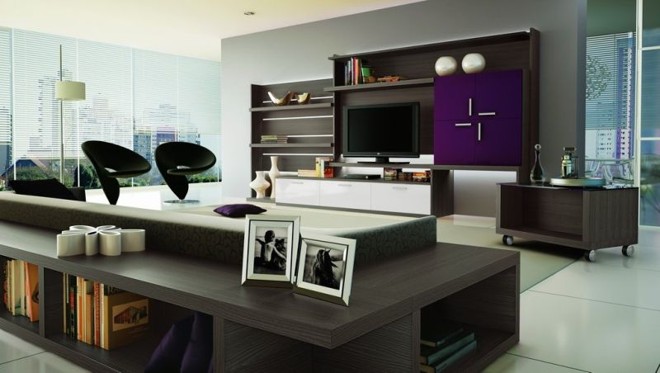 Móveis para sala de televisão acomodam equipamentos e fiação, favorecendo a organização do ambiente |