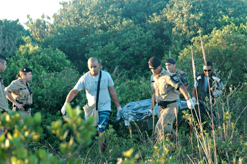 Corpo foi encontrado em Atami Sul, por volta das 16h40 de ontem | Sandra Terena/Gazeta do Povo