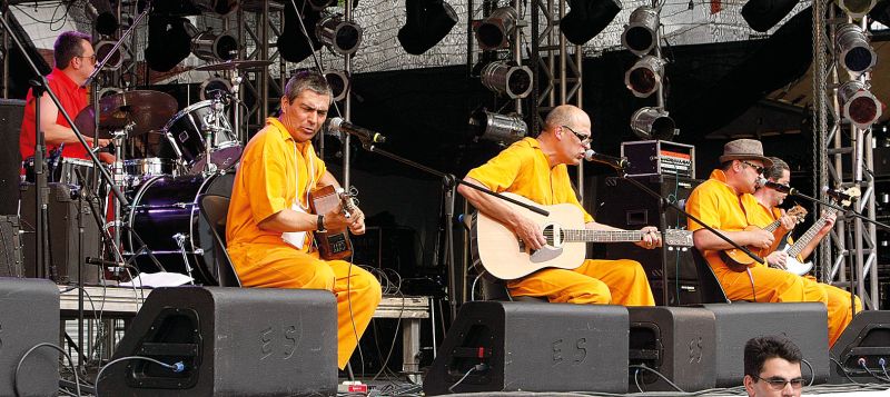 Maxixe Machine, durante show na Virada Cultural, no ano passado: provocação e estranhamento | Priscila Forone/Gazeta do Povo