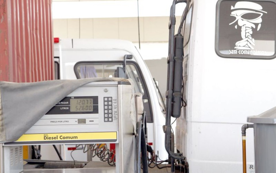 Para conseguir repor os estoques esvaziados pela falta de diesel na semana passada, alguns postos estão recorrendo a refinarias em São Paulo e no Rio Grande do Sul | Antônio Costa/ Gazeta do Povo