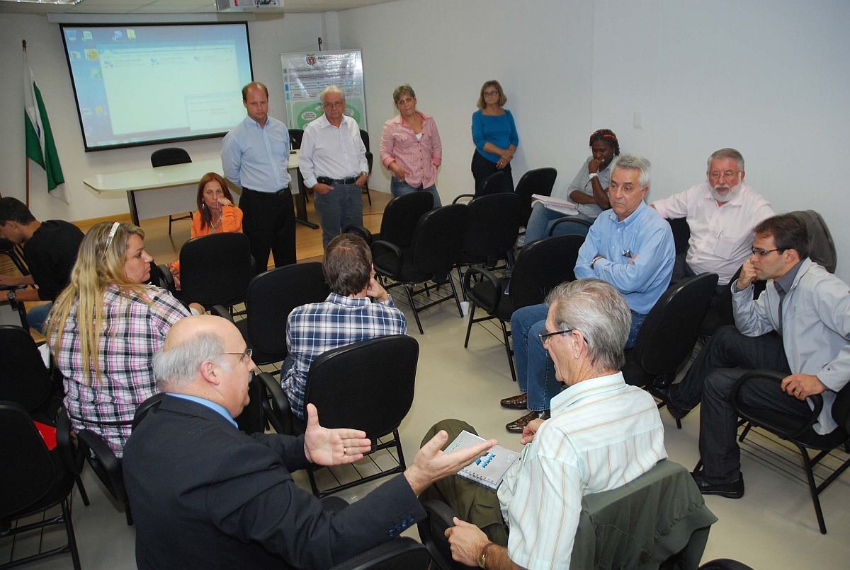 Casos de botulismo foram confirmados em reunião nesta sexta-feira que reunião diversos órgãos na Secretaria de Saúde do Paraná | Venilton Küchler / SESA / Divulgação