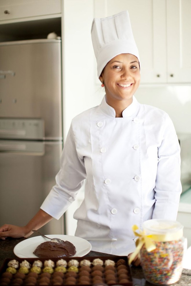 A vida é doce para a empresária e chef pâtisserie Joicy Alves, que comemora o sucesso de sua recém-inaugurada Sweet Joy Brigaderia, especializada em diversos sabores do docinho brasileiro, inclusive na versão de colherinha, no Shopping Crystal | 