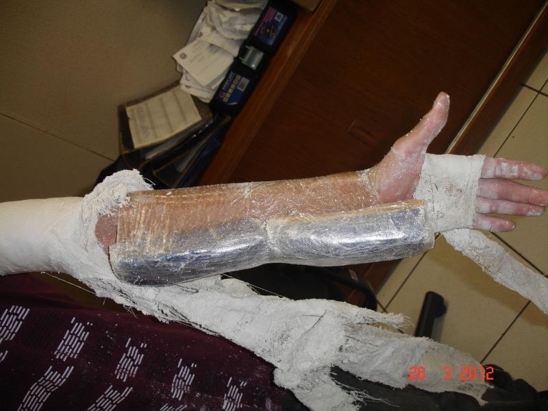 O adolescente transportava dois tabletes com cerca de 600g de crack | Divulgação/PRF