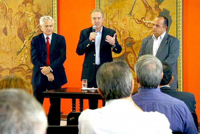 Luciano Ducci com os dois pré-candidatos de seu grupo, Sabino Picolo e João do Suco. | Joelson Lucas/SMCS