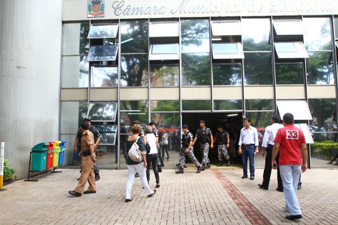 PMs inspecionaram todo o prédio e seu entorno, mas nada foi encontrado | 