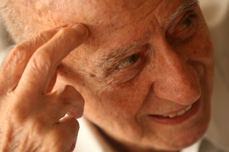 O homem é o único animal que ri. E é rindo que ele mostra o animal que é. | Ricardo Moraes/ Folhapress