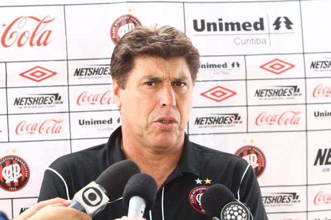 Após a vitória sobre o Operário, Carrasco não poupou elogio ao Atlético | Roberto Custódio / Jornal de Londrina