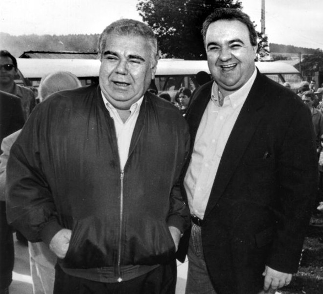 Os entãobons amigosalegres, os velhos camaradas sempre salvando a cara um do outro. Foto de maio de 1996 | 