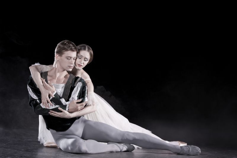 O balé Giselle, em cartaz neste fim de semana, é considerado uma das montagens mais complexas da dança: The Royal Opera House estabeleceu parceria para conquistar plateias brasileiras | Divulgação