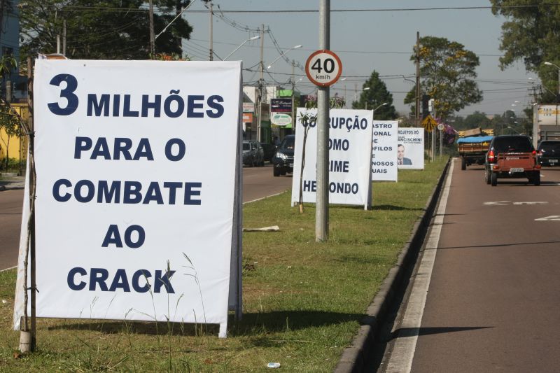 Em fevereiro, a presidente Dilma Rousseff visitou as obras em Pernambuco, e disse que os contratos de transposição estavam sendo retomados | Alan Marques/Folhapress