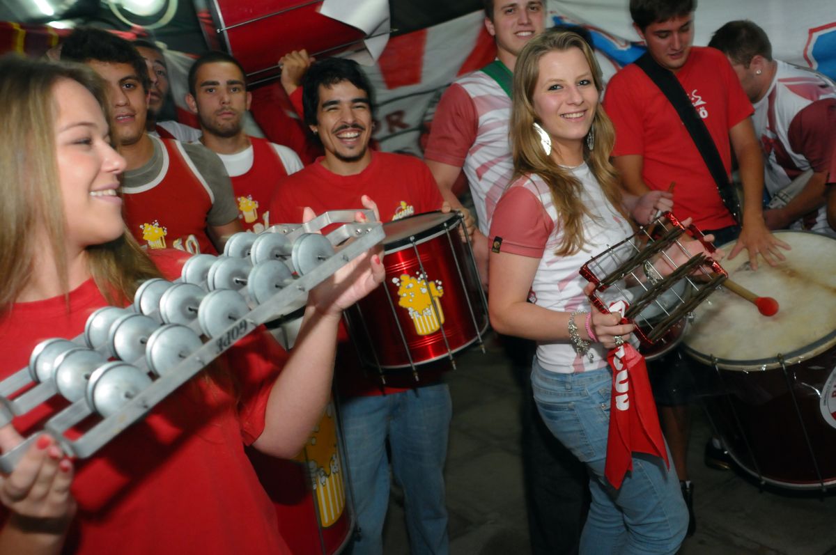 Alçapão, Alcólitros e Narcóticos são três das principais baterias formadas por alunos da PUCPR | Daniel Caron / Gazeta do Povo