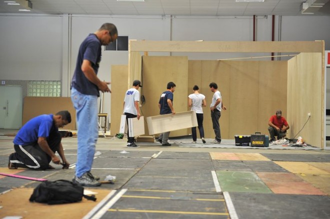 Montagem da Home Fair: evento atrai público superior a seis mil pessoas; para este ano, a expectativa é movimentar cerca de R$ 8 milhões em negócios | Marcelo Andrade/ Gazeta do Povo