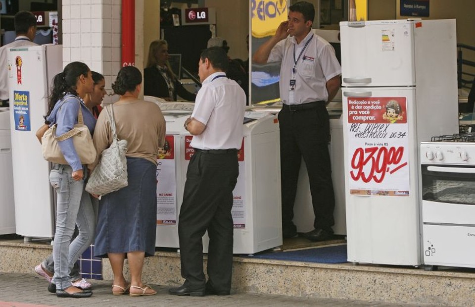 Máquinas de lavar e geladeiras continuarão com o IPI de 10% e 5%, respectivamente, até o fim de junho; objetivo é manter o consumo aquecido | Hugo Harada/ Gazeta do Povo