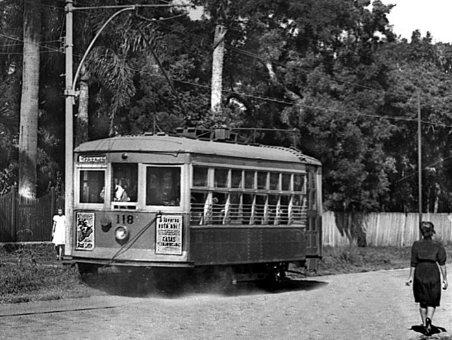 BondeBirney, fabricado nos Estados Unidos, dirigindo-se ao ponto final do Seminário, em 1940 |