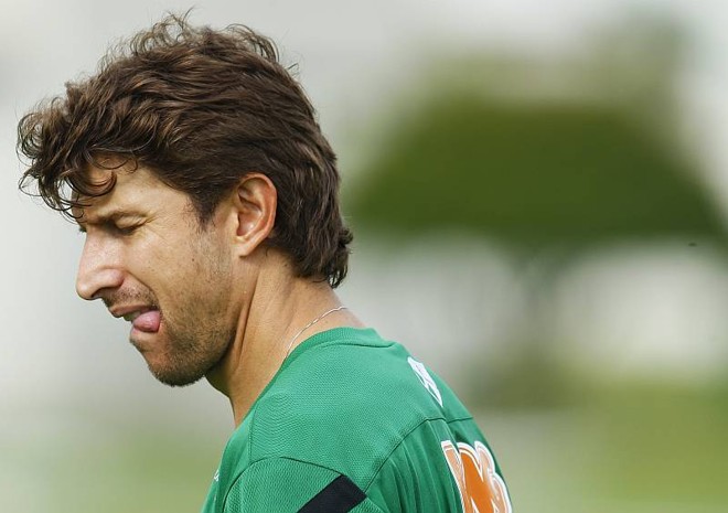 Tcheco é um dos jogadores que será avaliado nesta terça por ter sentido dores contra o Corinthians Paranaense | Daniel Castellano / Agência de Notícias Gazeta do Povo