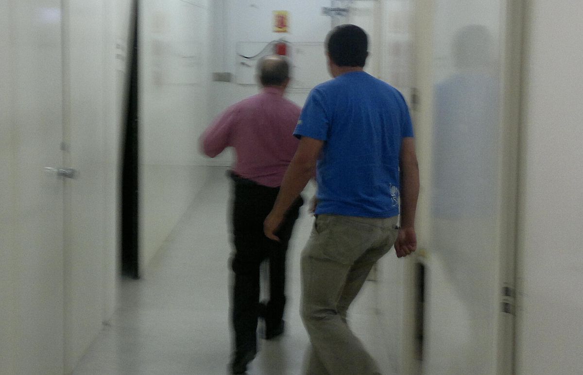 O taxista que entregou os bombons prestou depoimento no fim da tarde desta quinta-feira, mas saiu sem falar com a imprensa | Heliberton Cesca / Gazeta do Povo