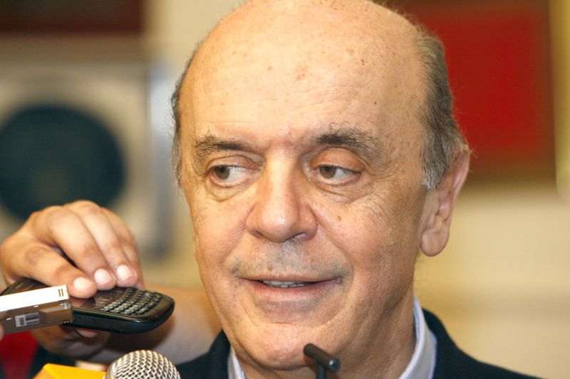 Certamente vocês me dão uma idade menor. Eu tenho muito tempo pela frente. Estou no auge da minha energia.
José Serra, que completa 70 anos nesta segunda, dia que para ele será normal, sem comemorações | Hedeson Alves/Arquivo/ Gazeta do Povo