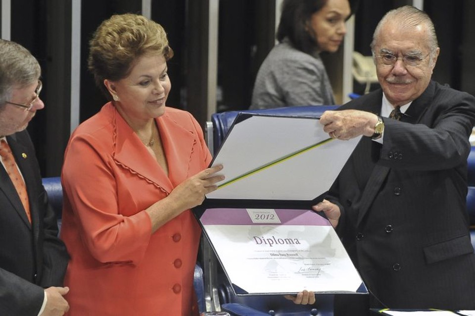 Sarney entra homenagem a Dilma: ida ao Senado ocorre no mesmo dia de depoimento de Mantega | Wilson Dias/ABr
