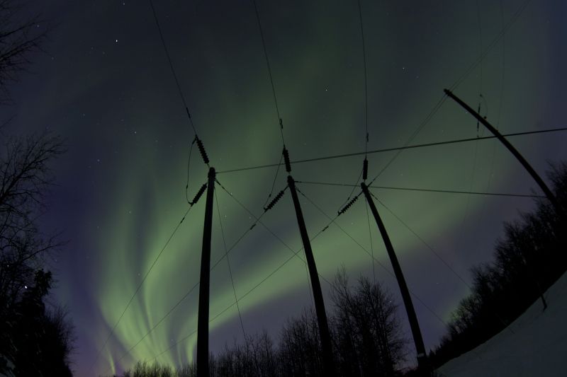A tempestade solar que abalou o campo magnético da Terra e provocou um belo espectáculo - a Aurora Boreal - no Alaska | REUTERS/Oscar Edwin Avellaneda