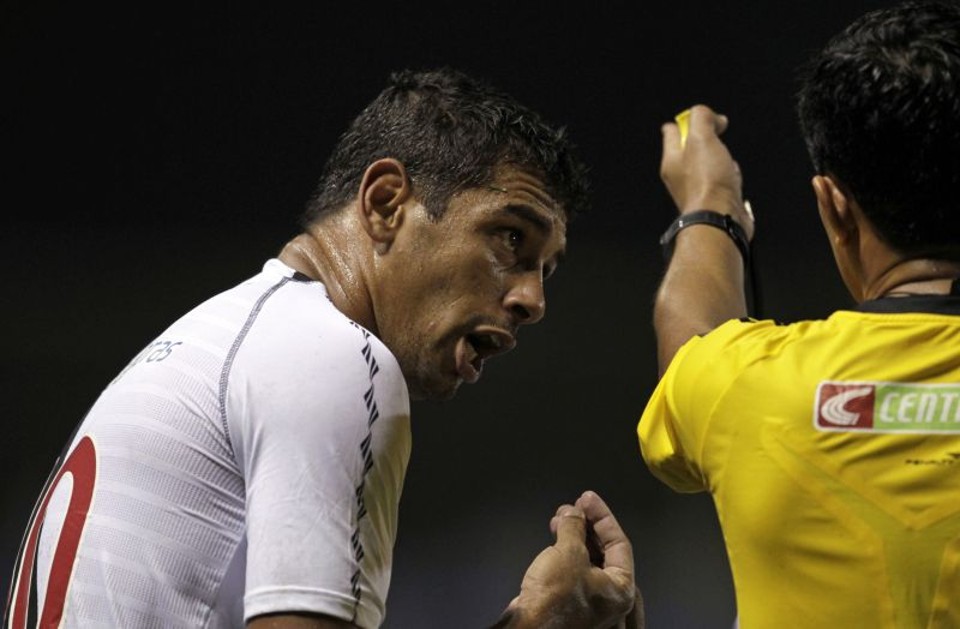 Vascaínos lamentam empate e criticam árbitro chileno Diego Souza foi expulso na partida do Vasco contra o Libertad | Reuters