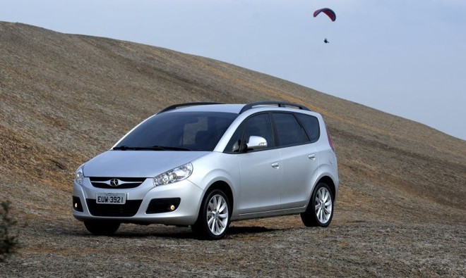 De olho na recuperação das vendas, a JAC dá desconto de R$ 1.700 para a minivan J6 | Divulgação