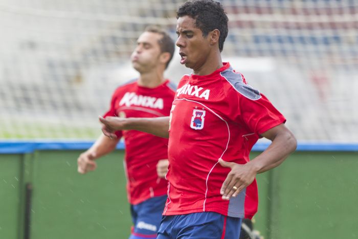 Elias aproveitou a vaga deixada por Aymen para faer boa apresentação pelo Paraná | Henry Milléo / Gazeta do Povo