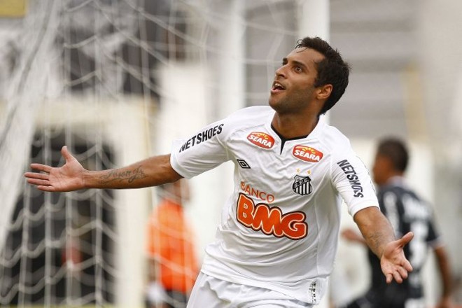 Ibson comemora o gol da vitória do Santos, que nasceu do passe perfeito de Ganso | Ricardo Saibun/Folhapress