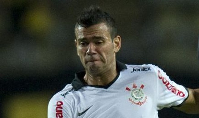 Leandro Castán deve voltar ao time do Corinthians na partida contra o Nacional, na Libertadores | AFP