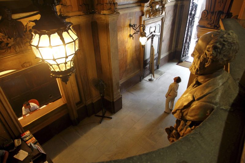 Visitante poderá conhecer as pinturas e elementos arquitetônicos do interior do prédio, como a escadaria | Custódio Coimbra /Agência O Globo