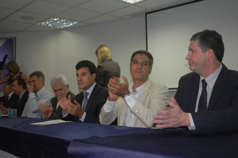 Dividino (1º à dir.), ao lado de Pepe Richa, Beto Richa e Durval Amaral: Nossas propostas são pequenas correções no sentido de acelerar o processo e focar sempre no comércio, diz o novo superintendente | Sandra Terena/Gazeta do Povo