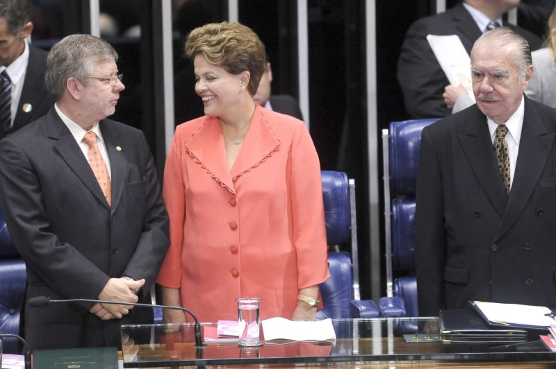 Dilma entre os presidentes da Câmara, Marco Maia (esq.), e do Senado, José Sarney: votações não são garantidas | Wilson Dias/ABr