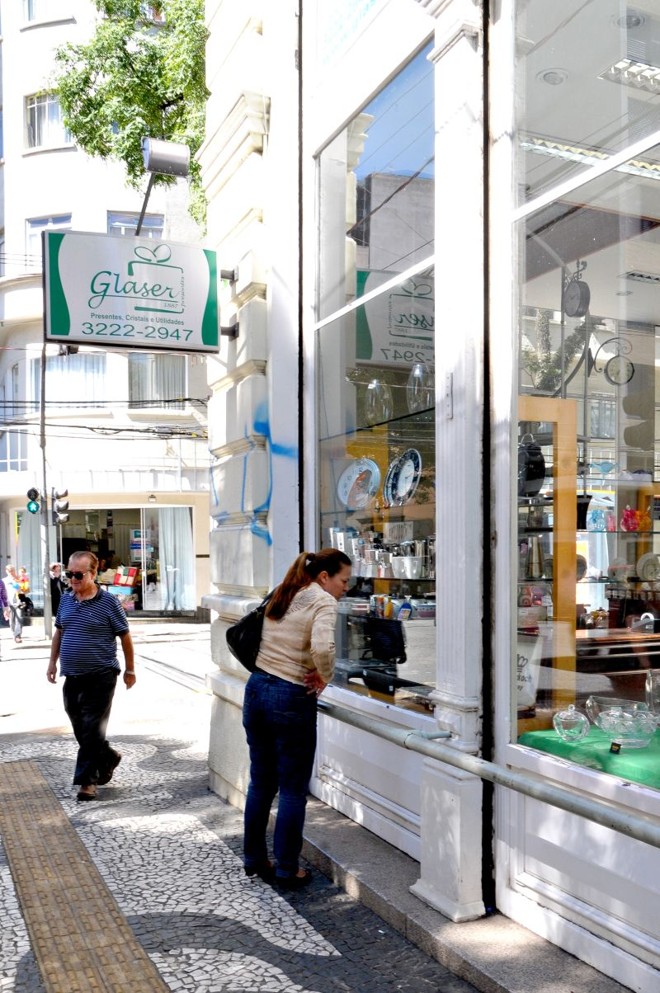 Atual fachada da loja, especializada em presentes e cristais |